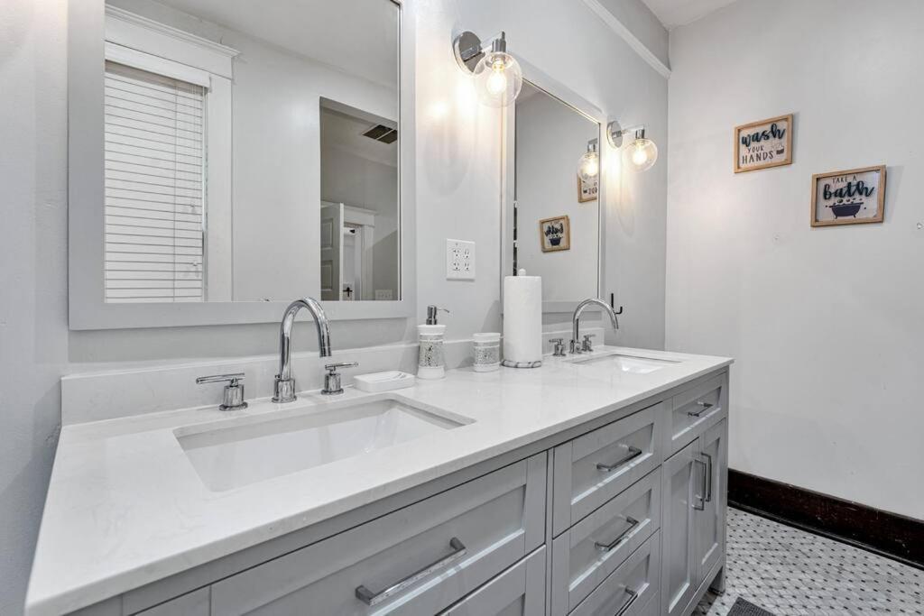 Exquisite Two-Story Home Located In Midtown Memphis Dış mekan fotoğraf