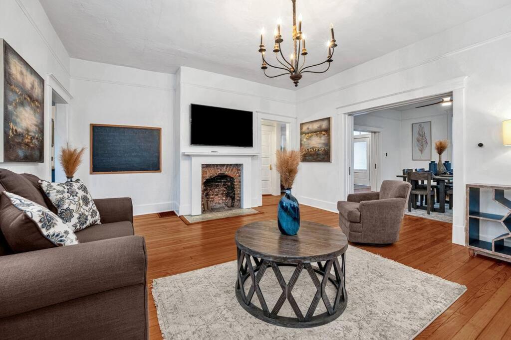 Exquisite Two-Story Home Located In Midtown Memphis Dış mekan fotoğraf